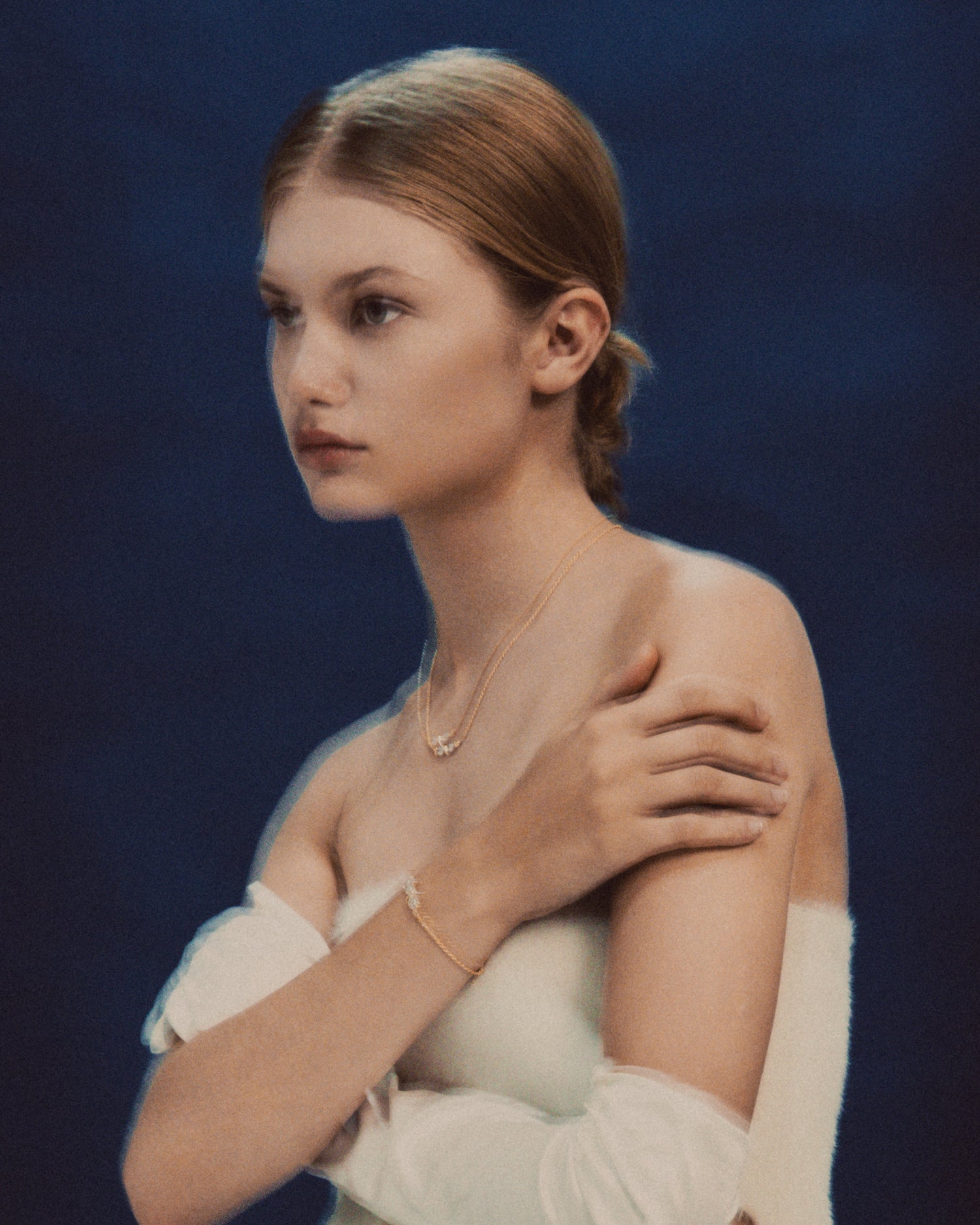 Magical soft model shot painting dark blue background diamond jewelry set 